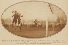 872976 Afbeelding van een spelmoment uit de stadsderby tussen de Utrechtse voetbalclubs D.O.S. en Utrecht, die door ...